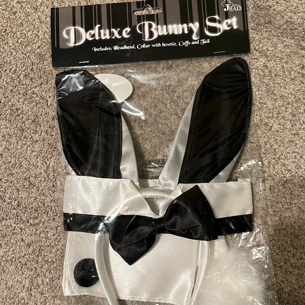 Deluxe bunny set for Halloween